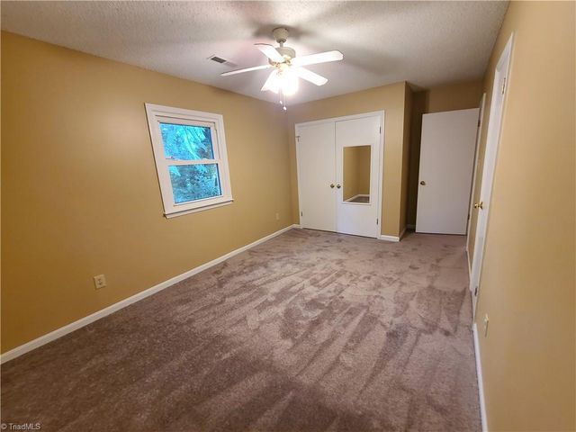 5516 Oak Summit Court, Winston-salem, NC 27105