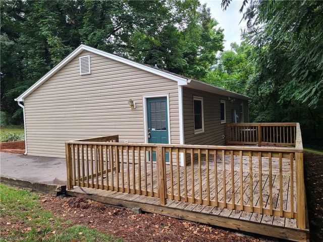 5516 Oak Summit Court, Winston-salem, NC 27105