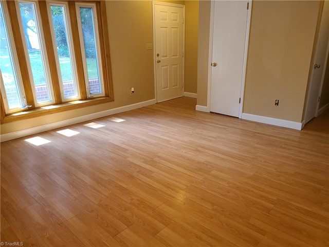 5516 Oak Summit Court, Winston-salem, NC 27105