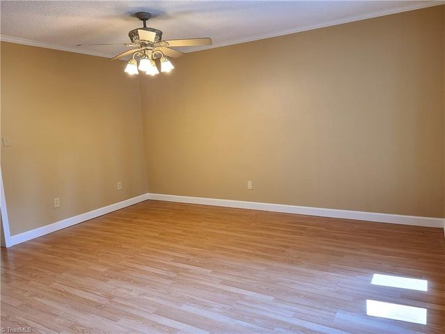 5516 Oak Summit Court, Winston-salem, NC 27105