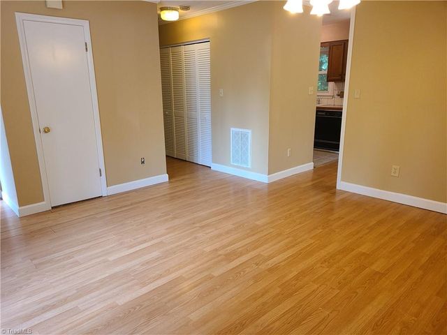 5516 Oak Summit Court, Winston-salem, NC 27105