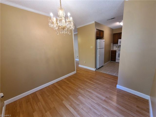 5516 Oak Summit Court, Winston-salem, NC 27105