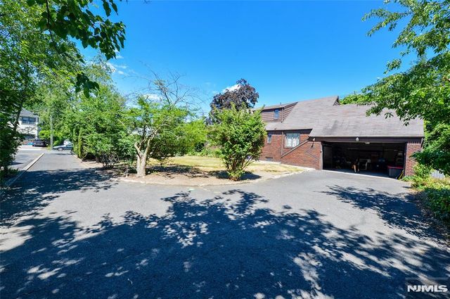 15-06 Morlot Avenue, Fair Lawn, NJ 07410