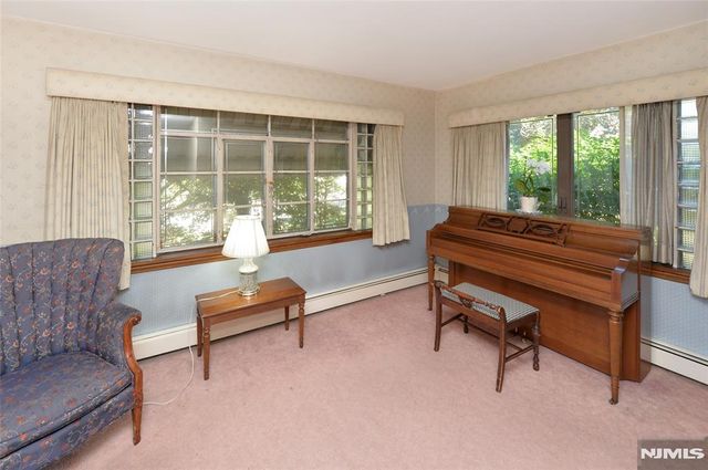 15-06 Morlot Avenue, Fair Lawn, NJ 07410