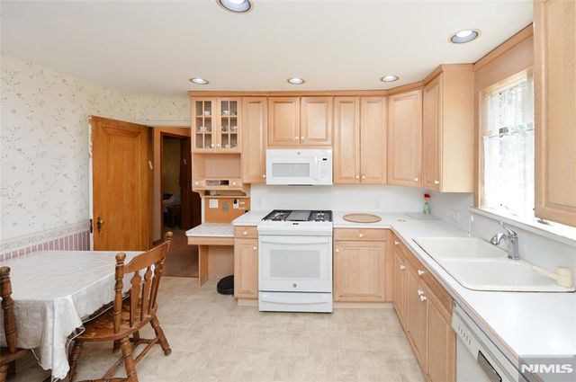15-06 Morlot Avenue, Fair Lawn, NJ 07410