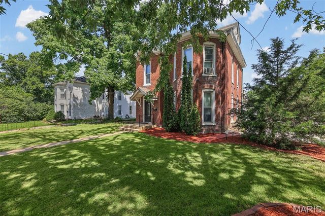 706 Grove Street, Alton, IL 62002