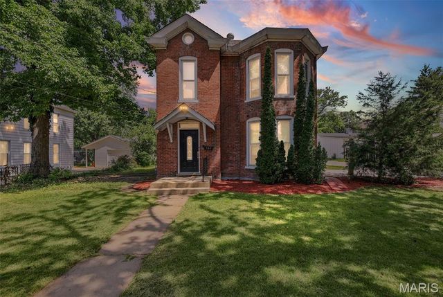 706 Grove Street, Alton, IL 62002