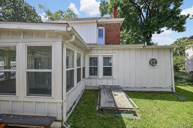 706 Grove Street, Alton, IL 62002