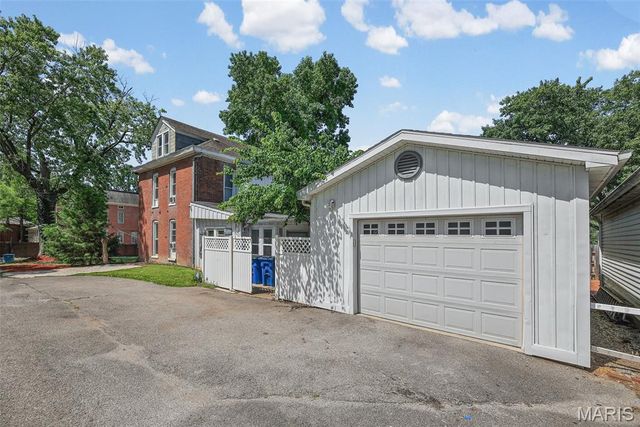 706 Grove Street, Alton, IL 62002