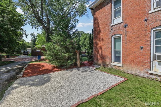 706 Grove Street, Alton, IL 62002