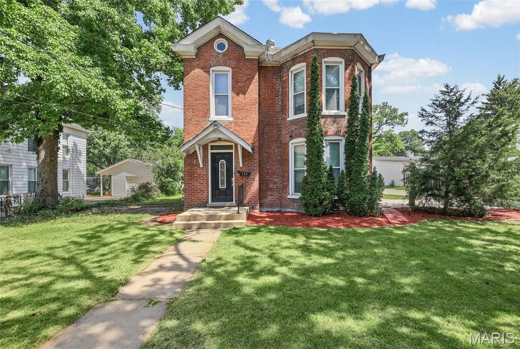706 Grove Street, Alton, IL 62002