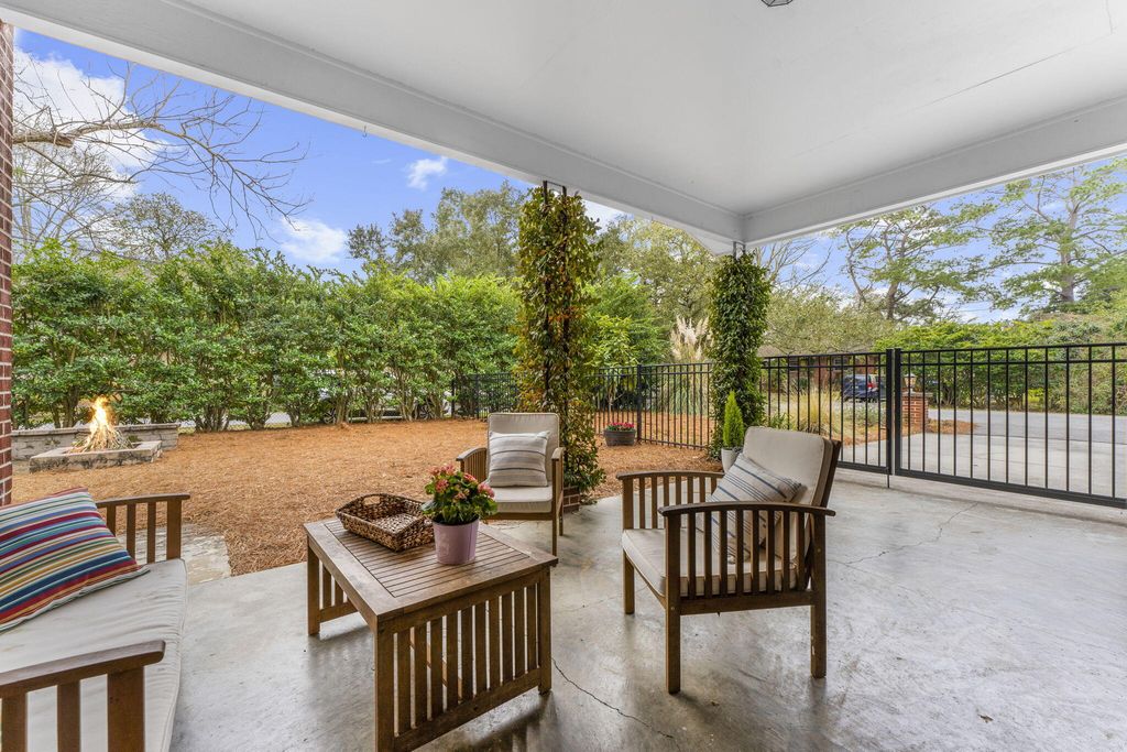 Image 3 of property listing at 18 Murray Hill Drive, Charleston, SC 29407