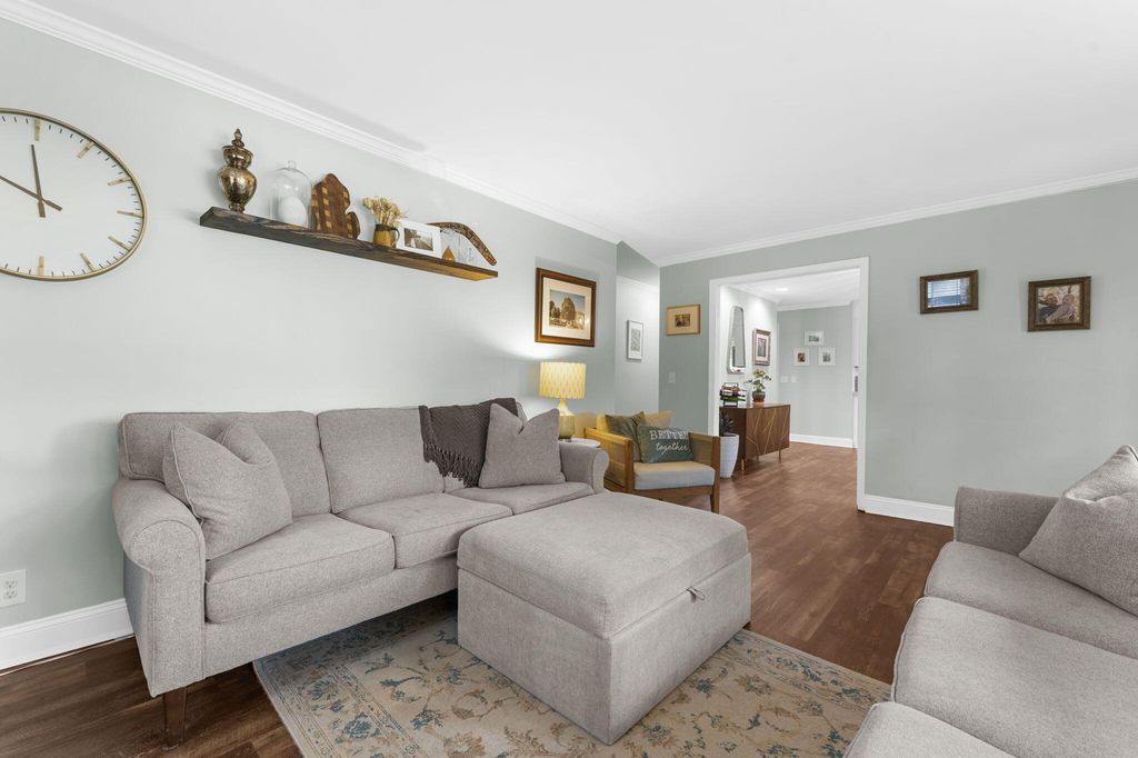 Image 7 of property listing at 18 Murray Hill Drive, Charleston, SC 29407