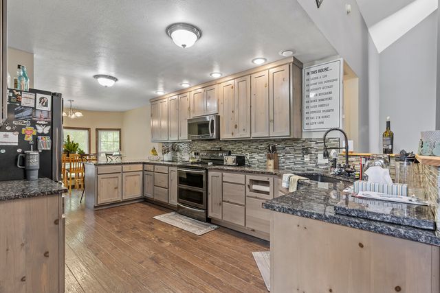 45 Stone Ridge Court, Strafford, MO 65757