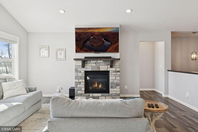 6186 Quenroe Avenue NE, Elk River, MN 55330