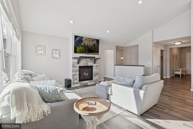 6186 Quenroe Avenue NE, Elk River, MN 55330