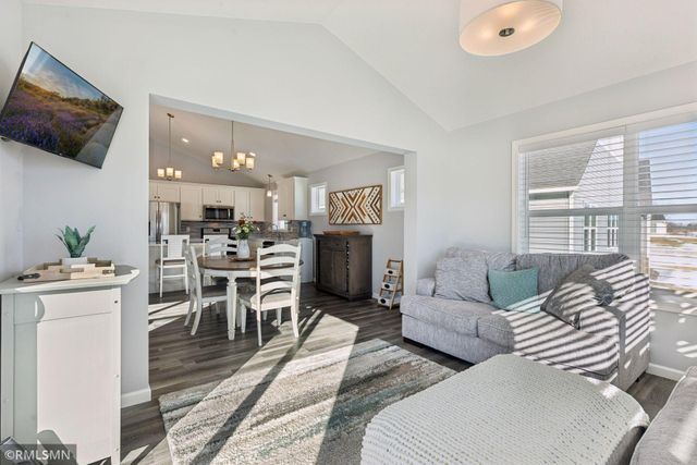 6186 Quenroe Avenue NE, Elk River, MN 55330