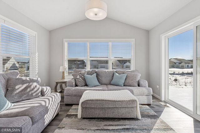 6186 Quenroe Avenue NE, Elk River, MN 55330