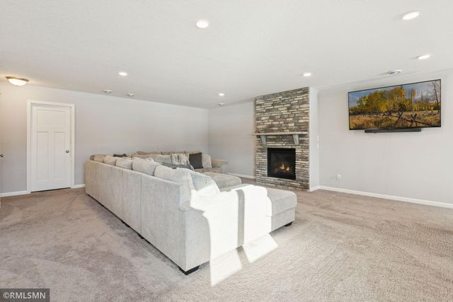 6186 Quenroe Avenue NE, Elk River, MN 55330