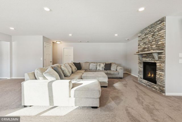 6186 Quenroe Avenue NE, Elk River, MN 55330