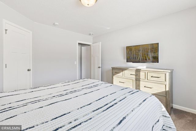 6186 Quenroe Avenue NE, Elk River, MN 55330