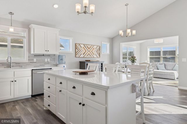 6186 Quenroe Avenue NE, Elk River, MN 55330