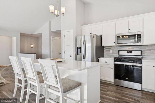 6186 Quenroe Avenue NE, Elk River, MN 55330