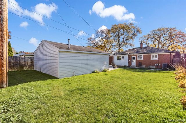 22417 Carolina Street, Saint Clair Shores, MI 48080