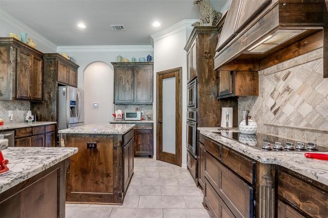 140 Flying Diamond Drive, Springtown, TX 76082