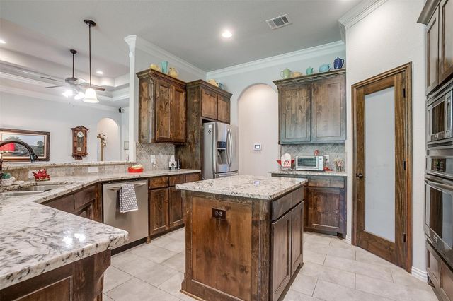 140 Flying Diamond Drive, Springtown, TX 76082