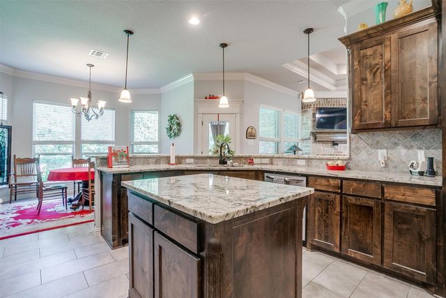 140 Flying Diamond Drive, Springtown, TX 76082