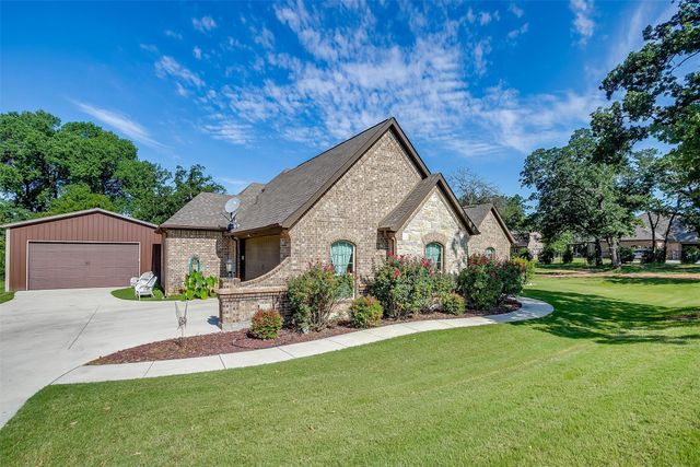 140 Flying Diamond Drive, Springtown, TX 76082