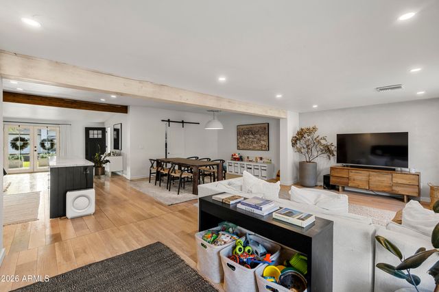 4614 E DEVONSHIRE Avenue, Phoenix, AZ 85018