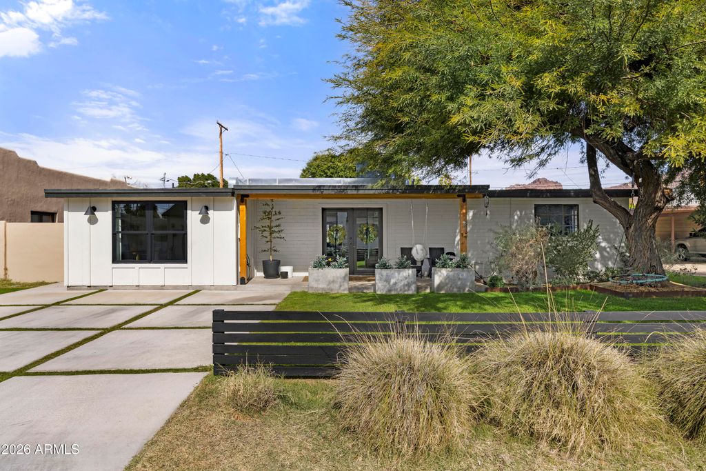 4614 E DEVONSHIRE Avenue, Phoenix, AZ 85018