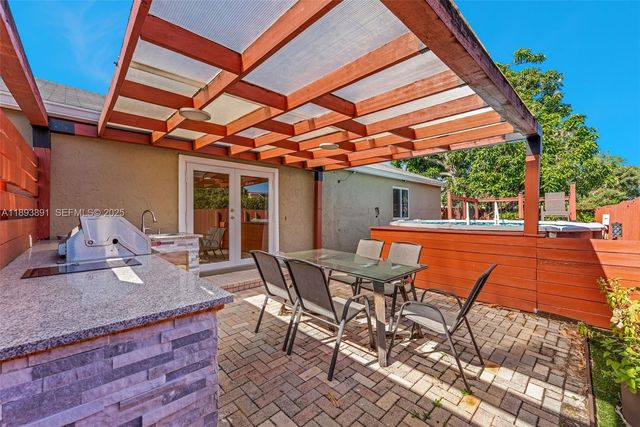 9801 Ridgecreek Rd, Boca Raton, FL 33496