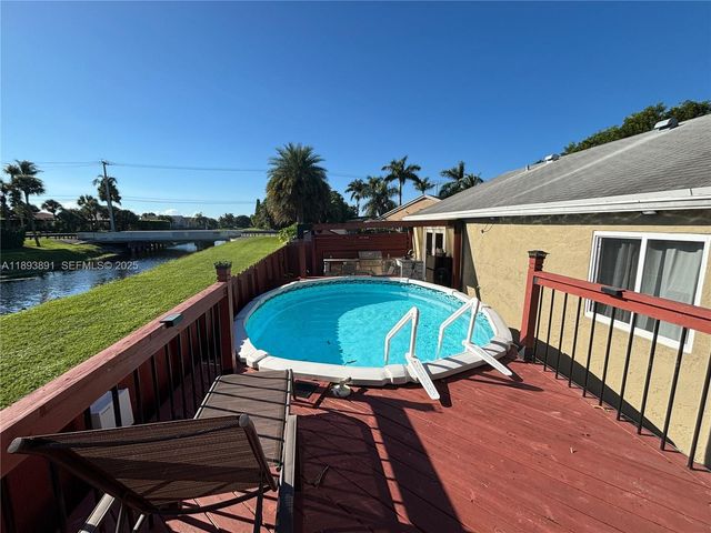 9801 Ridgecreek Rd, Boca Raton, FL 33496