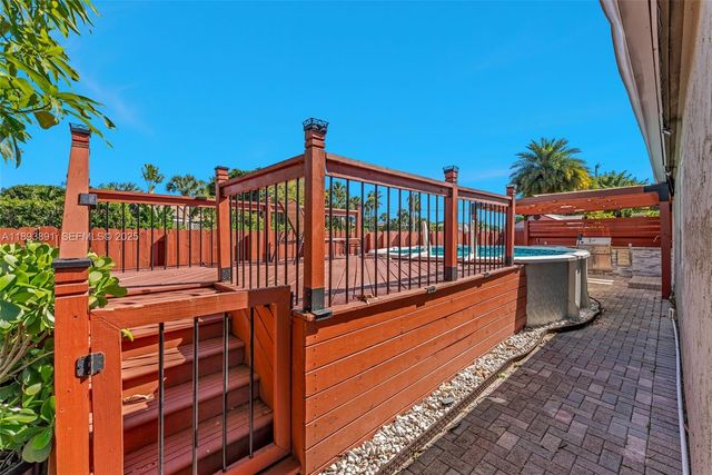 9801 Ridgecreek Rd, Boca Raton, FL 33496