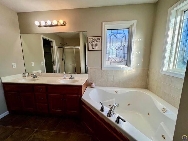 3515 SE 25th ST, Topeka, KS 66605