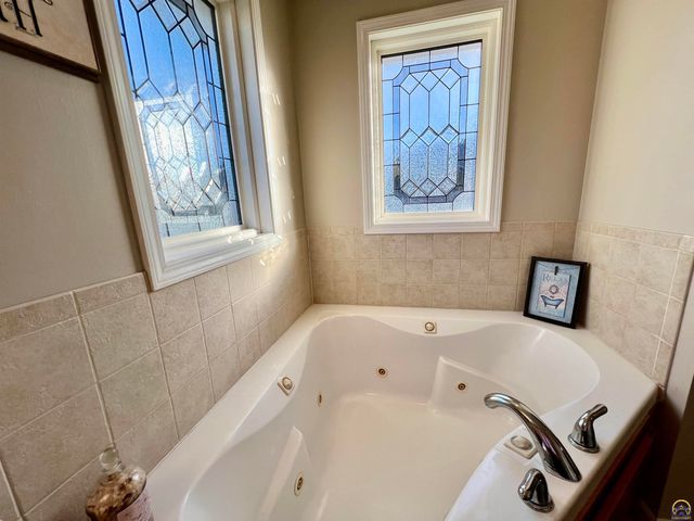 3515 SE 25th ST, Topeka, KS 66605