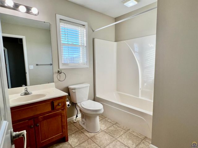 3515 SE 25th ST, Topeka, KS 66605