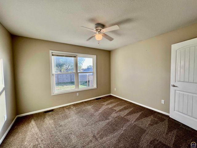 3515 SE 25th ST, Topeka, KS 66605