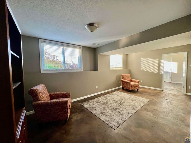 3515 SE 25th ST, Topeka, KS 66605