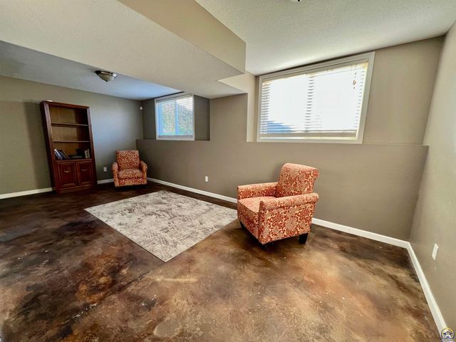 3515 SE 25th ST, Topeka, KS 66605