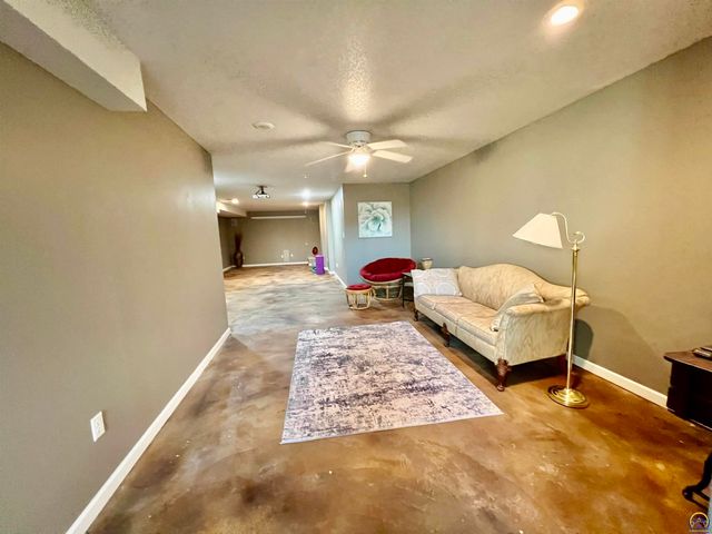 3515 SE 25th ST, Topeka, KS 66605