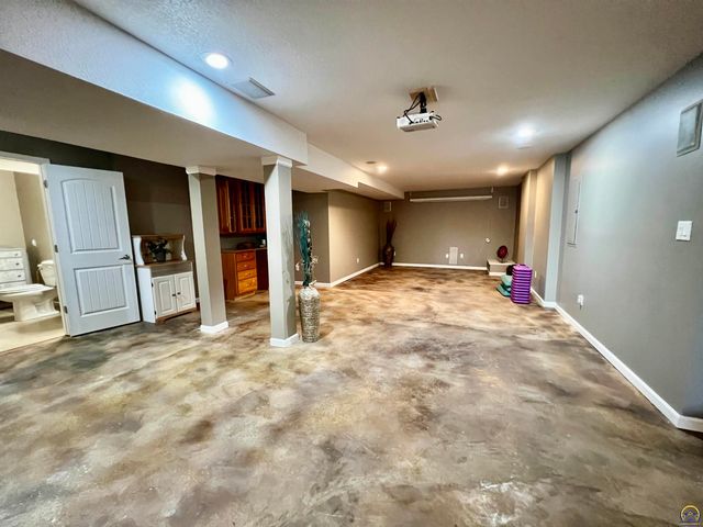 3515 SE 25th ST, Topeka, KS 66605