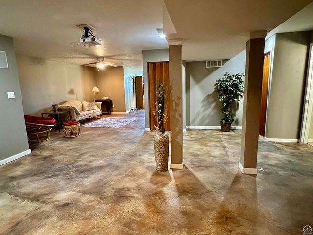 3515 SE 25th ST, Topeka, KS 66605