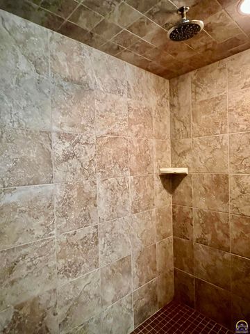 3515 SE 25th ST, Topeka, KS 66605