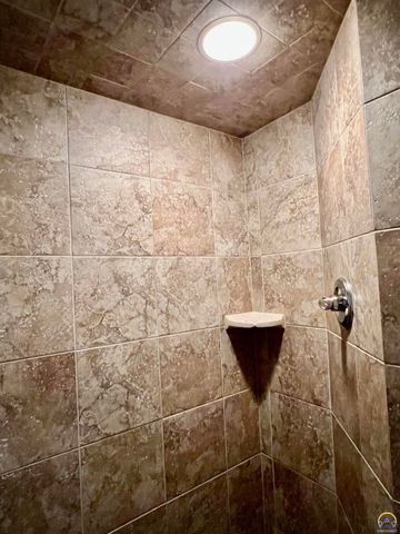 3515 SE 25th ST, Topeka, KS 66605