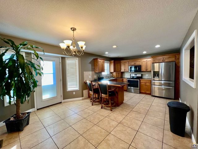 3515 SE 25th ST, Topeka, KS 66605