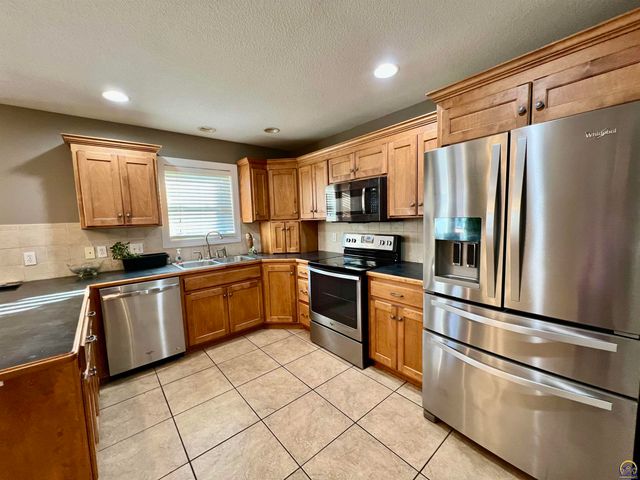 3515 SE 25th ST, Topeka, KS 66605